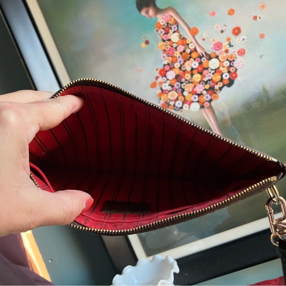 Excellent Condition! ’🔥Authentic LV Pouch (GM) - Picture 6 of 7